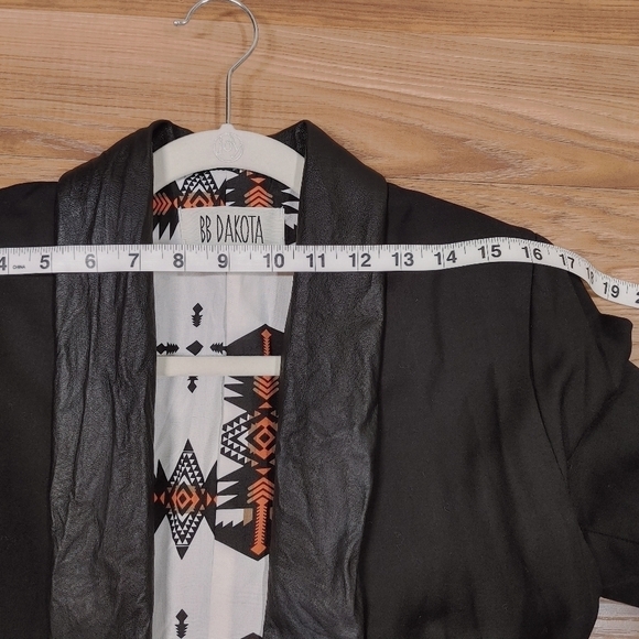 BB Dakota Black Faux Leather Lapel Open Front Blazer Size 4 - Picture 3 of 14